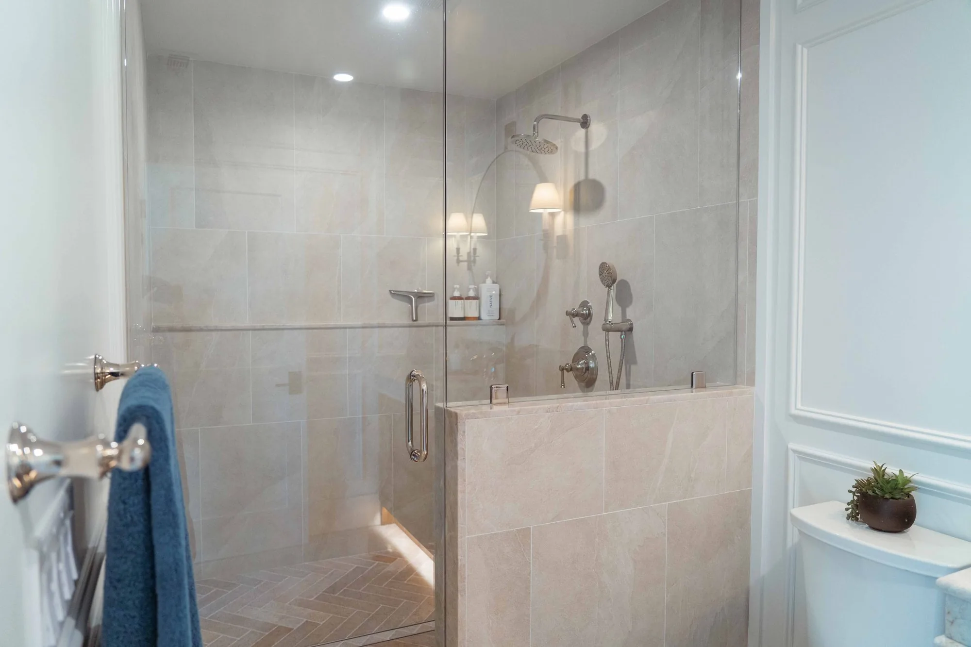 Guest bathroom remodel in La Jolla with custom floating vanity, quartz countertop, and large-format porcelain tile shower by SD Remodel Experts