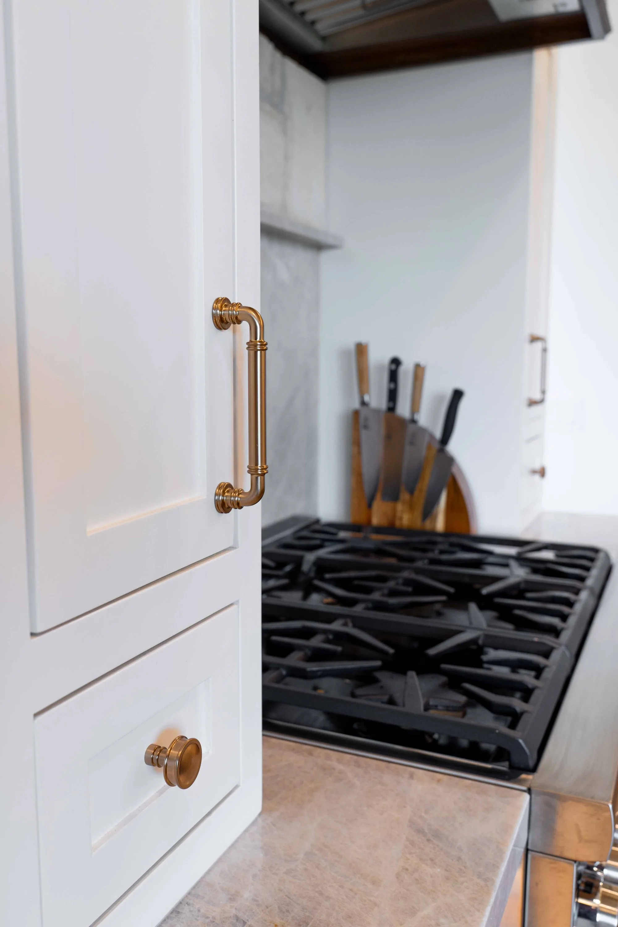 La Jolla Contemporary Kitchen - Chef's kitchen with professional appliances and custom storage in La Jolla
